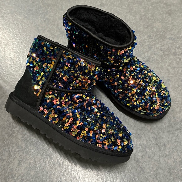 UGG Classic Mini Sequin In Medallion Blue size women’s 6 new without box - Picture 3 of 12